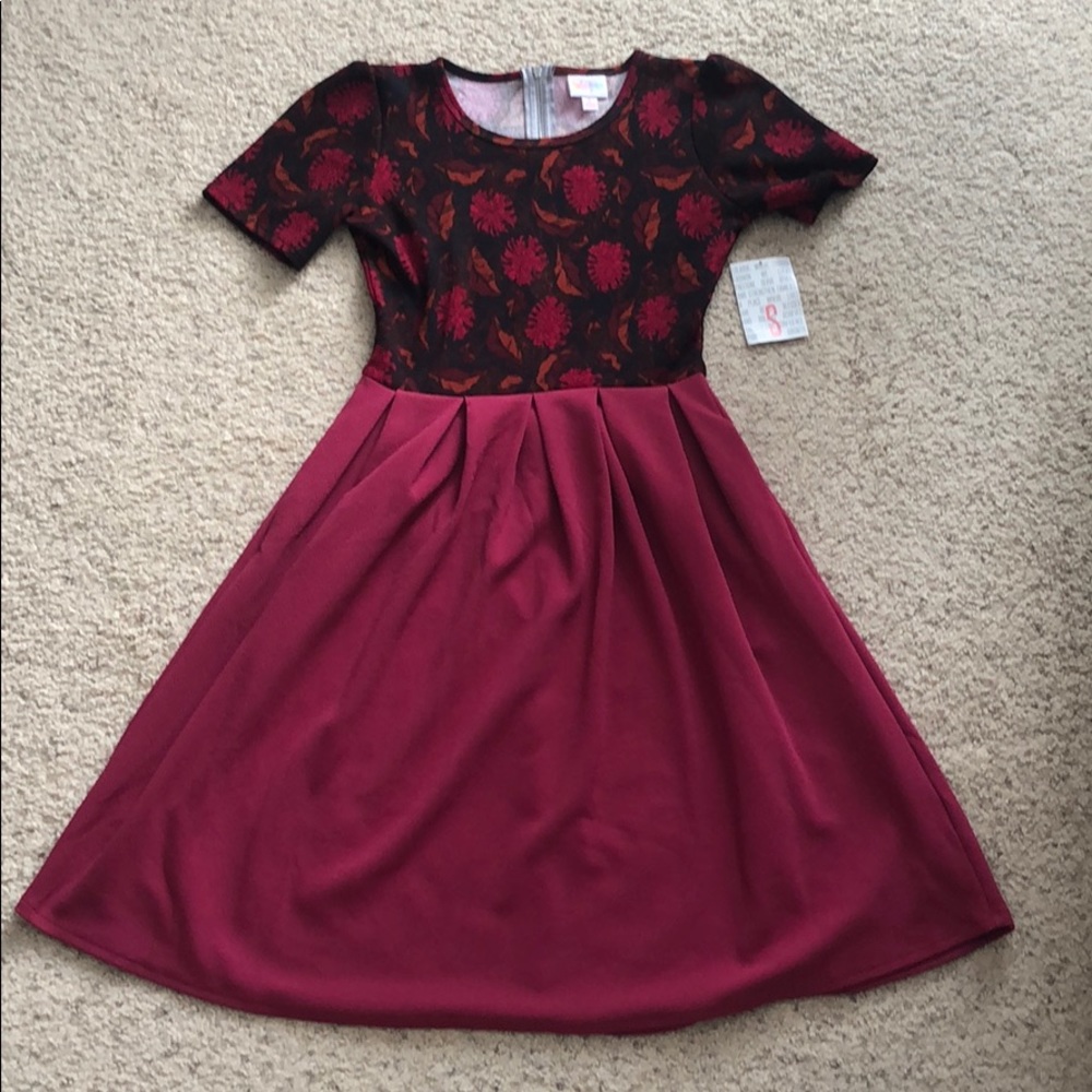 NWT Small LulaRoe Amelia dark pink with floral